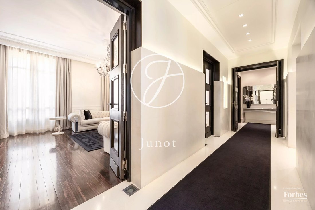 Apartment in Triangle d'Or, Paris 8e Arrondissement, Paris 4 - 18203039