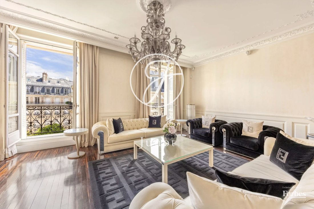 Apartment in Triangle d'Or, Paris 8e Arrondissement, Paris 2 - 18203039