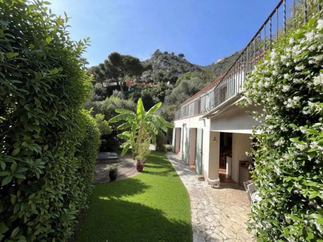 Villa in Èze, Provence-Alpes-Côte d'Azur, France 1 - 15456517