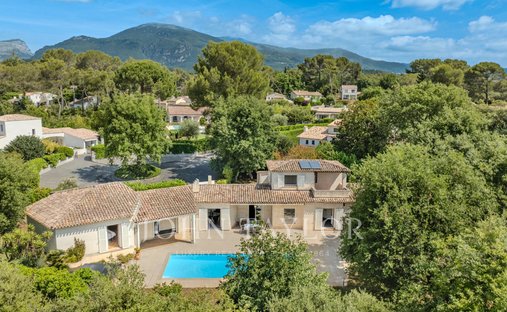 Villa in Nord, Roquefort-les-Pins, France 1