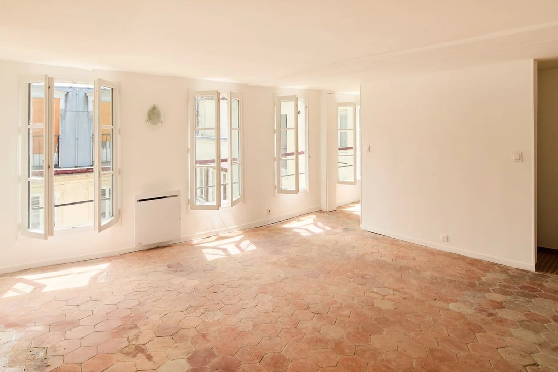 Apartment in Saint Thomas d'Aquin, Paris 7e Arrondissement, Paris 2 - 18201422