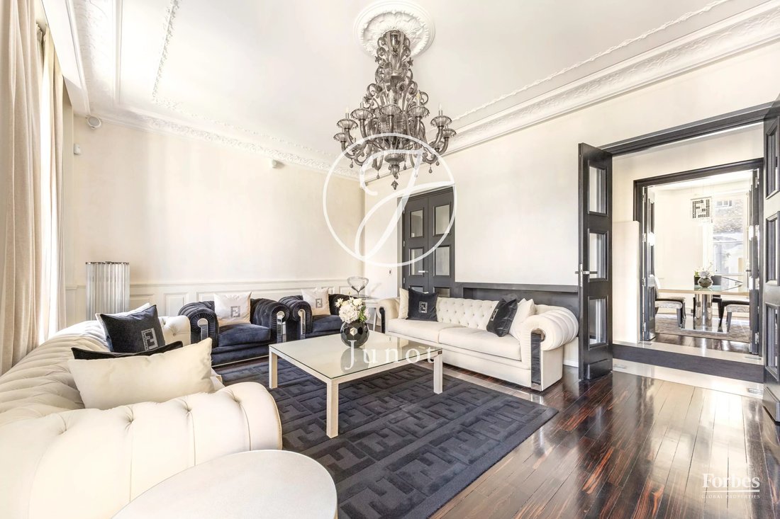 Apartment in Triangle d'Or, Paris 8e Arrondissement, Paris 3 - 18203039