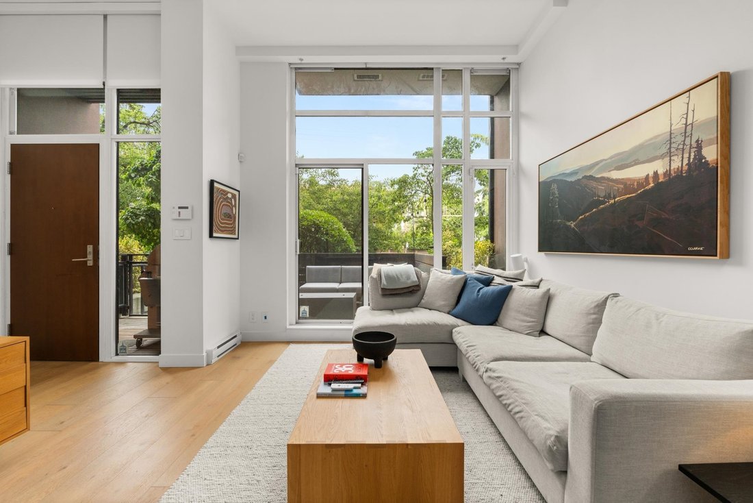 Condo in Vancouver, British Columbia, Canada 1 - 18205563