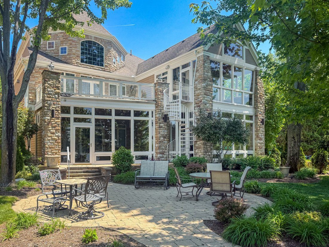 House in Lindenhurst, Illinois, United States 1 - 18204919