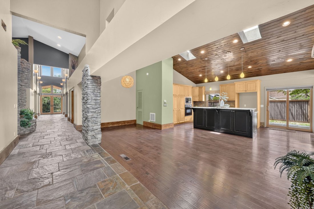 House in Holladay, Utah, United States 3 - 18203704