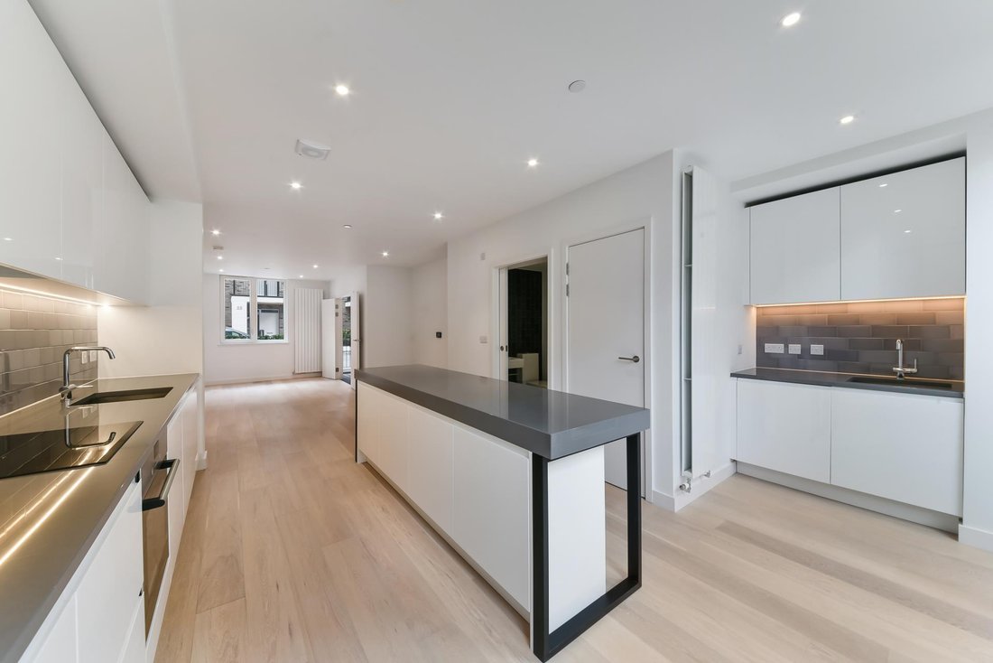 Townhouse in Victoria Docks, Newham, England 2 - 18203183
