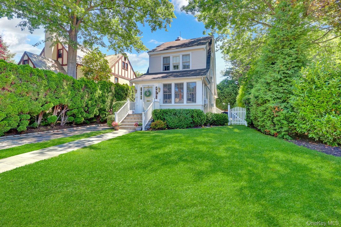 House in Garden City, New York, United States 2 - 18200996