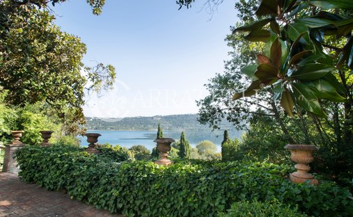 Villa à Castel Gandolfo, Latium, Italie 1