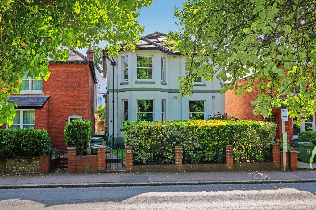House in Surrey, England 1 - 17768369