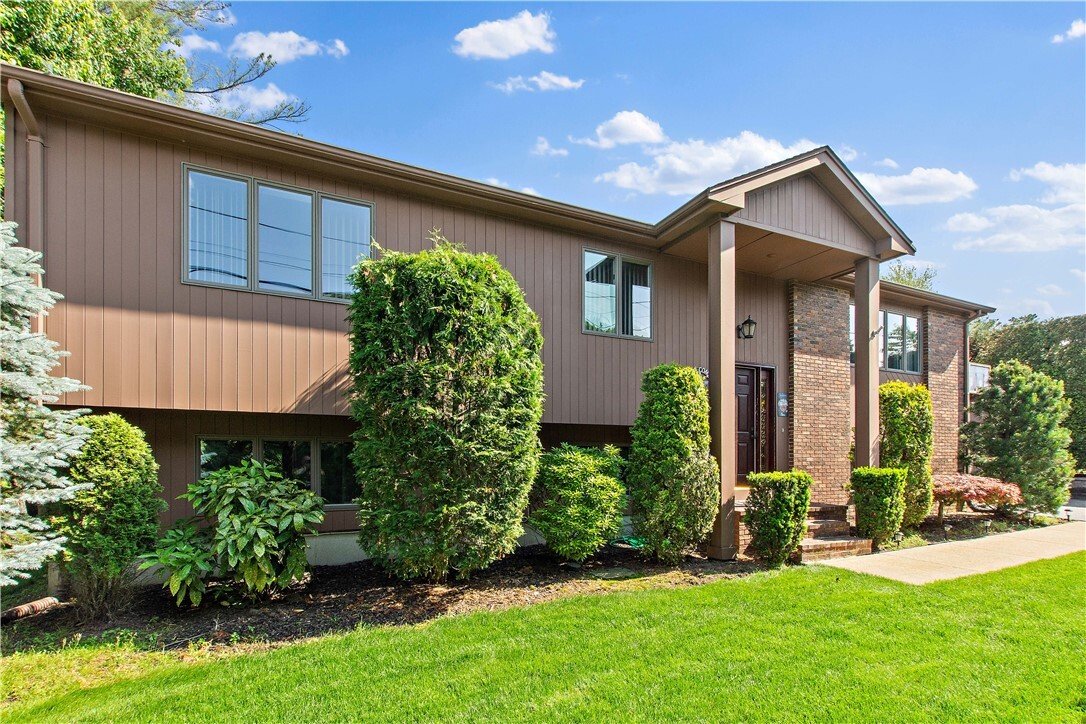 House in Cranston, Rhode Island, United States 3 - 18160382