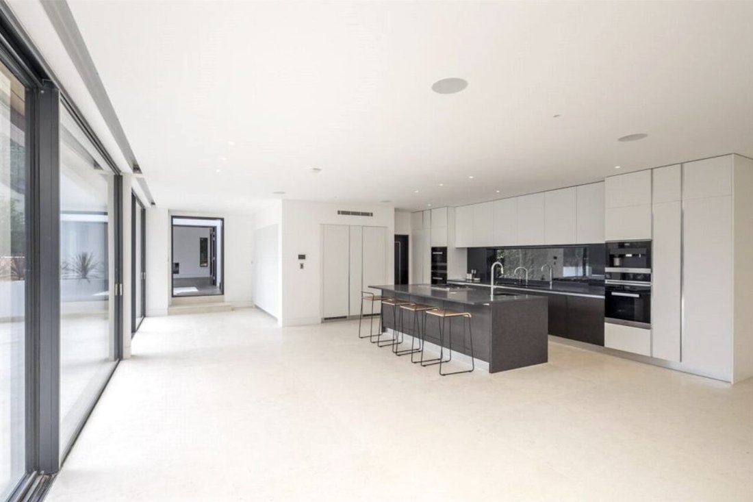 Haus in Coombe, Royal Borough of Kingston upon Thames, England 4 - 18203182