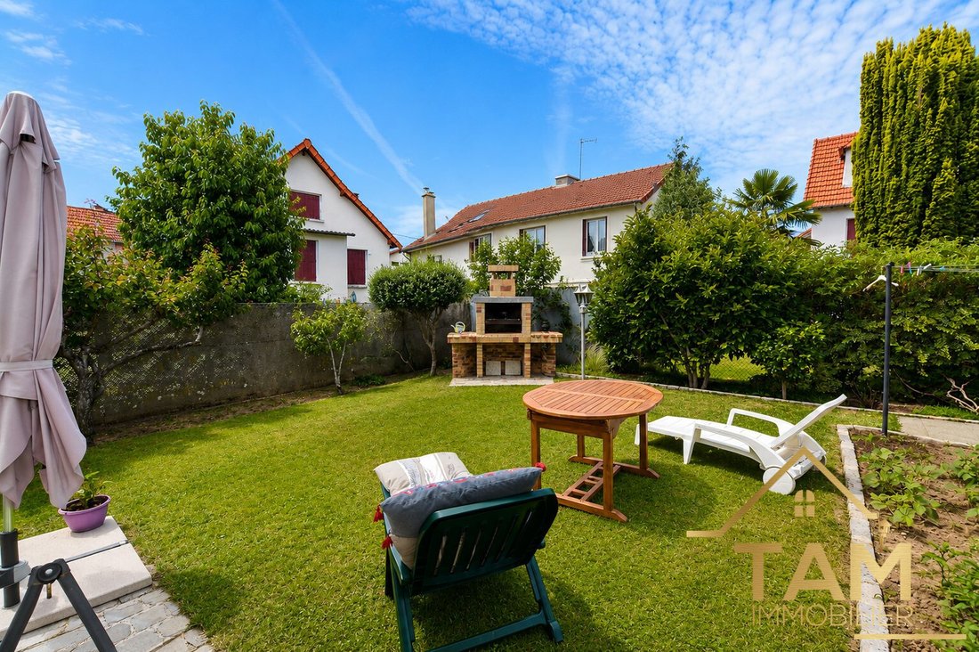 House in Langevin, Saint-Cyr-l'Ecole, France 1 - 18206850