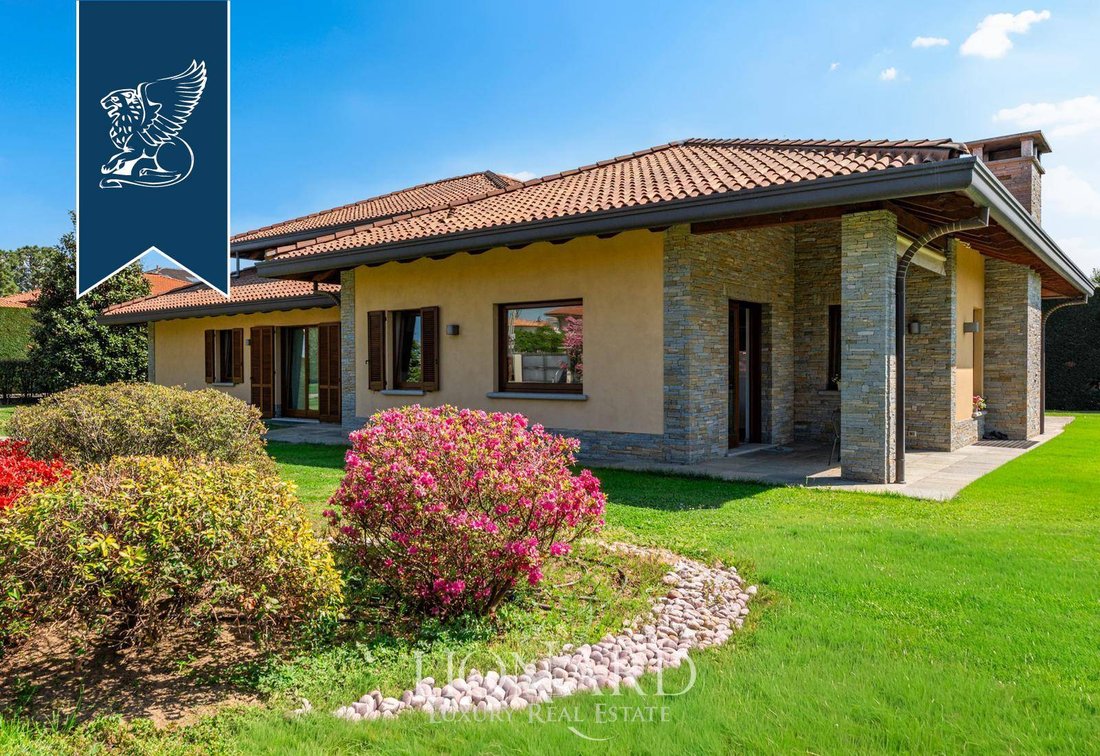 Villa in Lurago Marinone, Lombardy, Italy 2 - 18205784