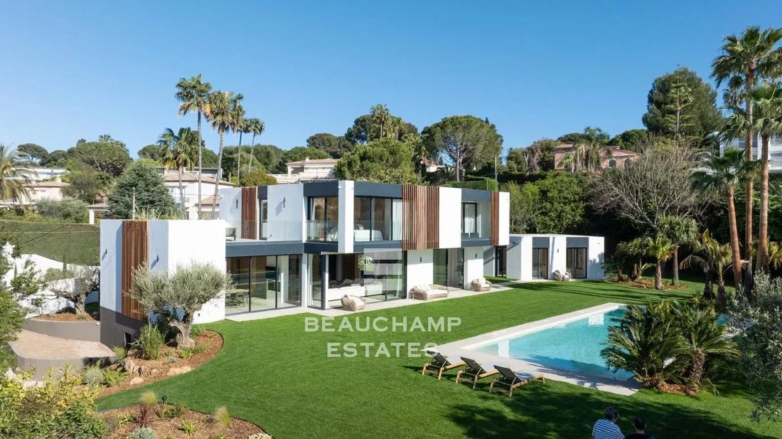 Villa in Antibes, Provence-Alpes-Côte d'Azur, France 2 - 17889665