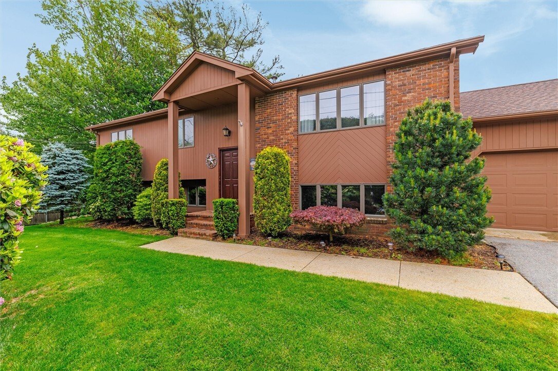 House in Cranston, Rhode Island, United States 4 - 18160382