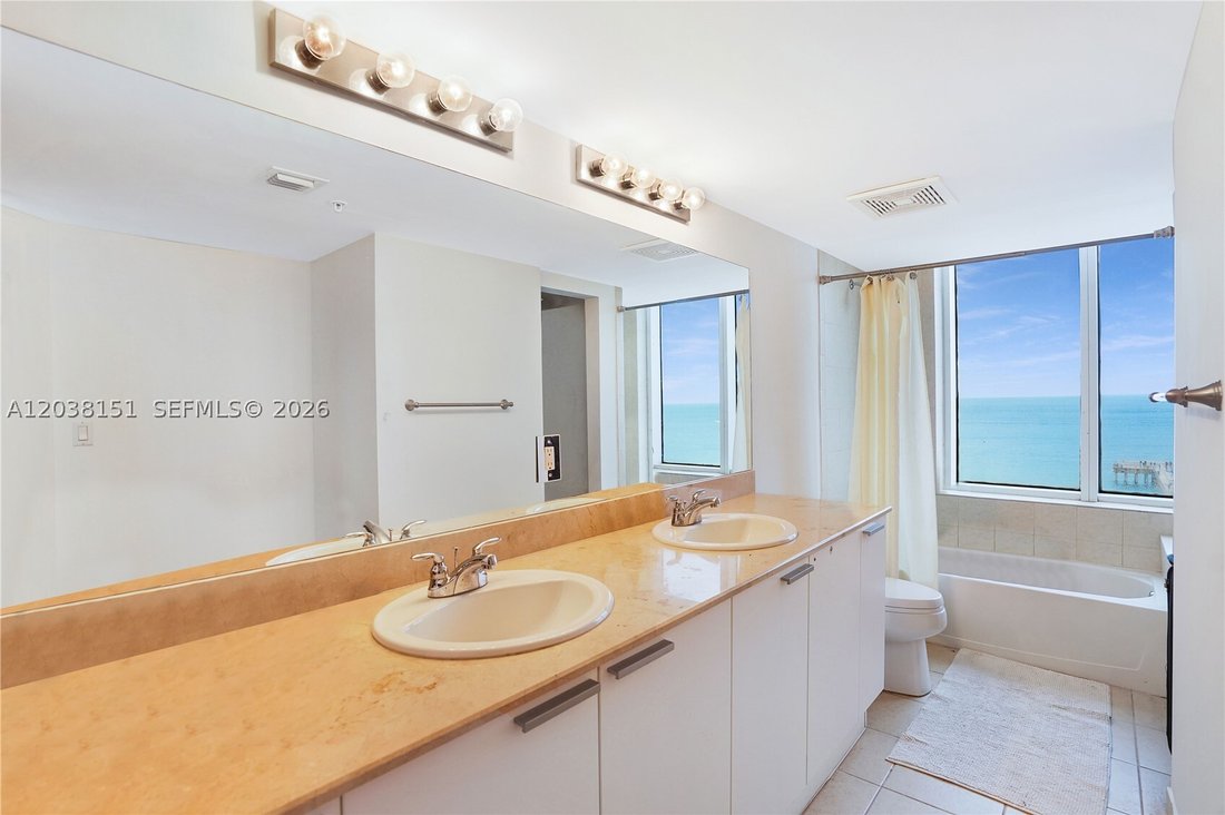Condo in Sunny Isles Beach, Florida, United States 5 - 18200233