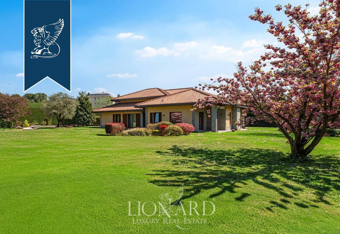 Villa in Lurago Marinone, Lombardy, Italy 1 - 18205784