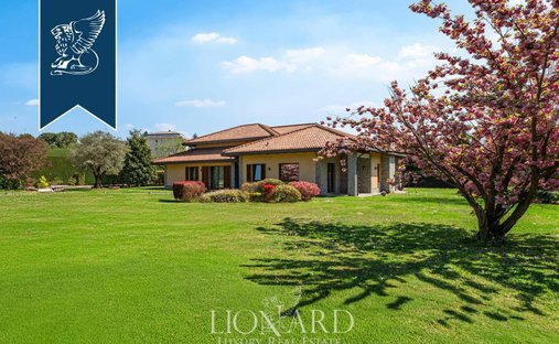 Villa in Lurago Marinone, Lombardy, Italy 1