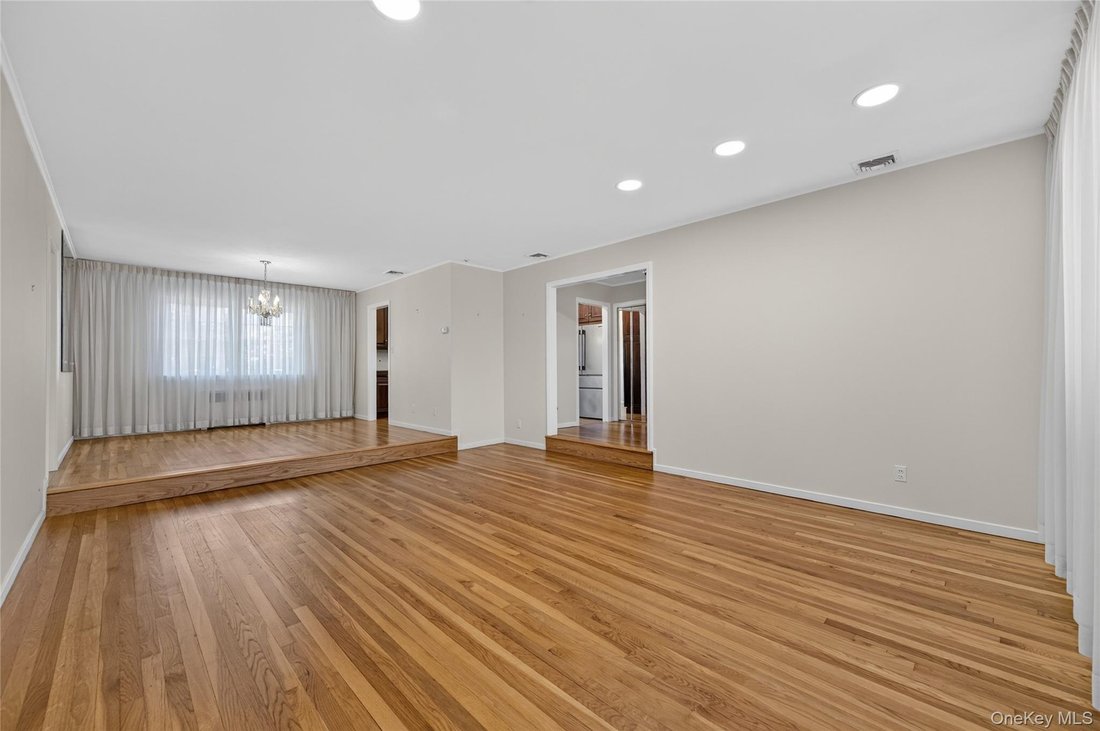 House in East Meadow, New York, United States 4 - 18200992