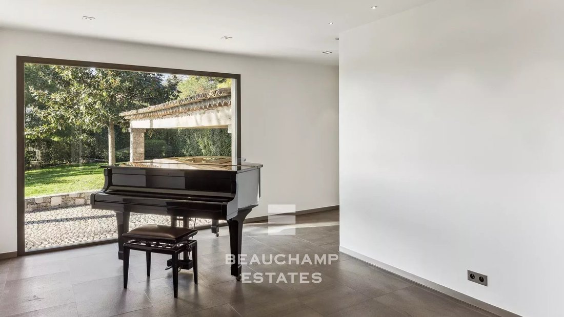 Villa in Mougins, Provence-Alpes-Côte d'Azur, France 3 - 15324034