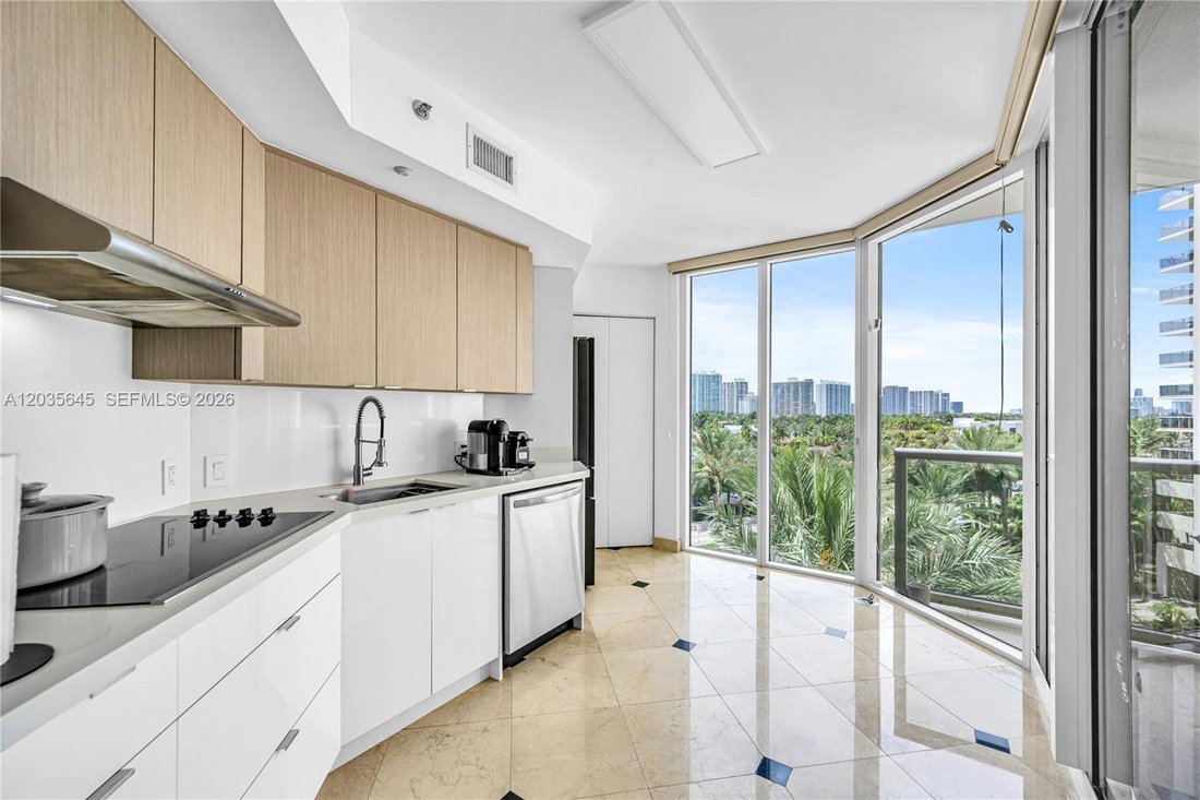 Condo in Sunny Isles Beach, Florida, United States 4 - 18200893
