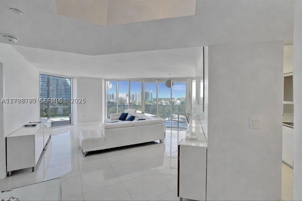 Condo in Miami Beach, Florida, United States 4 - 18036240