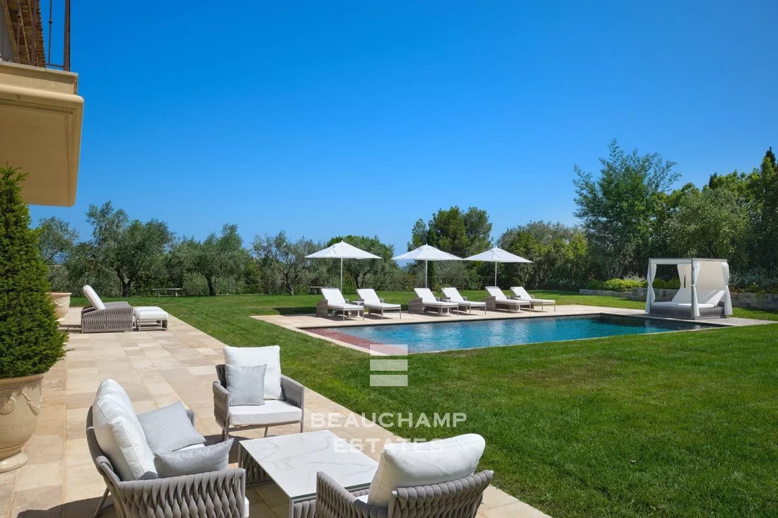 Villa in Mougins, Provence-Alpes-Côte d'Azur, France 2 - 16656692