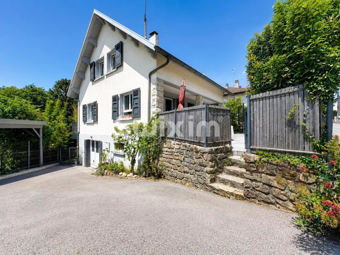 House in Divonne-les-Bains, Auvergne-Rhône-Alpes, France 1 - 18205616