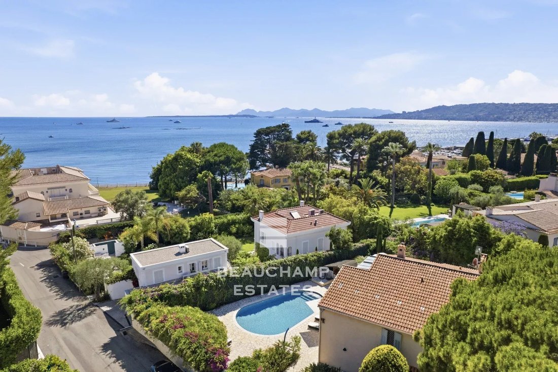 Villa in Antibes, Provence-Alpes-Côte d'Azur, France 2 - 18111438