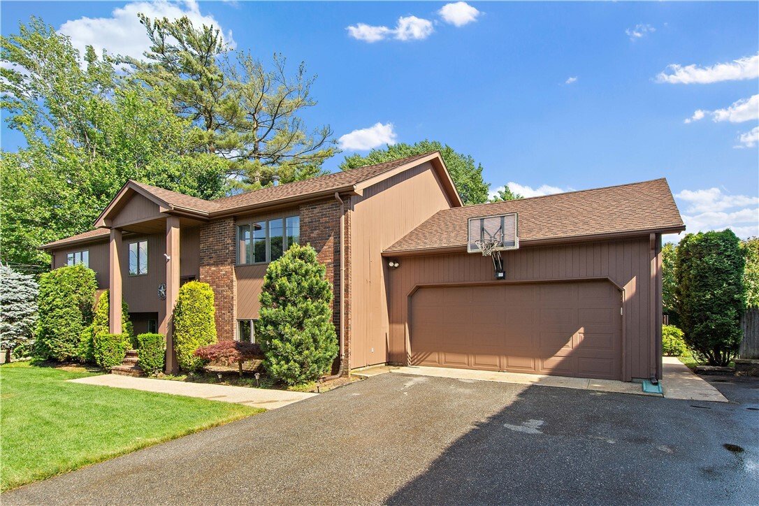 House in Cranston, Rhode Island, United States 2 - 18160382