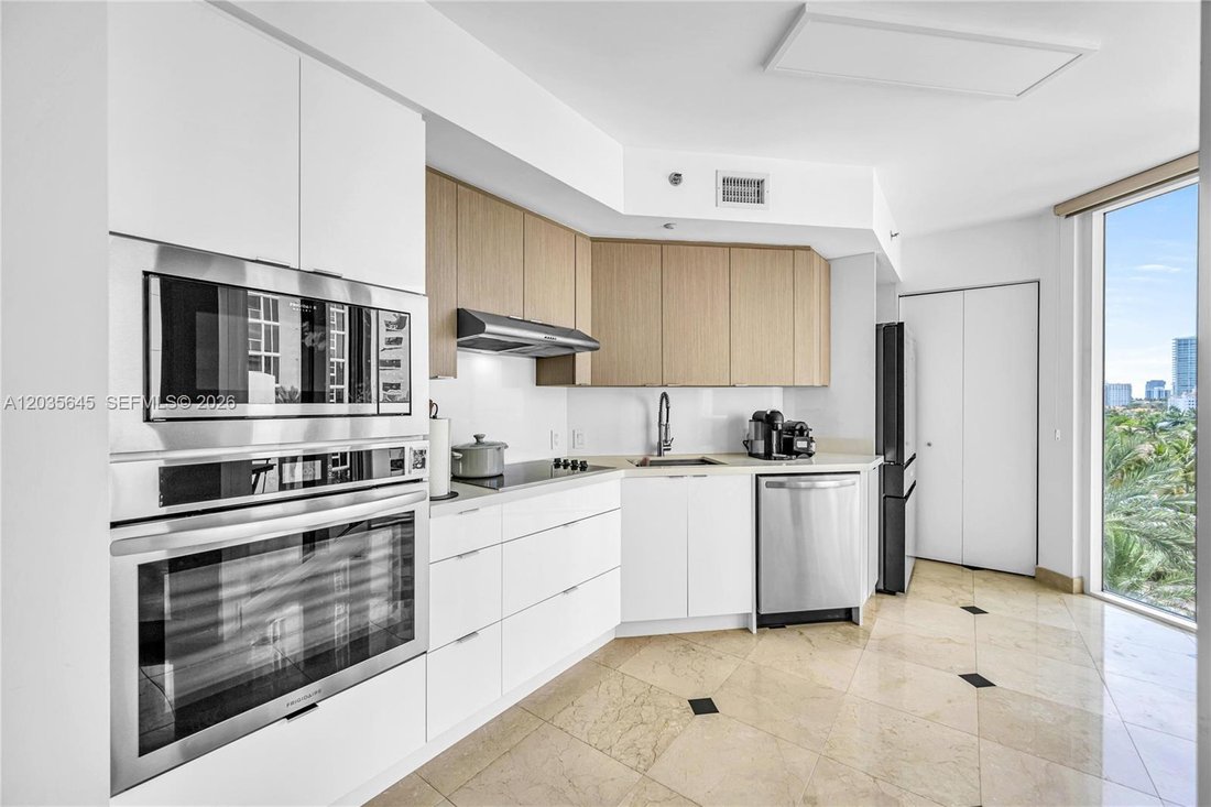 Condo in Sunny Isles Beach, Florida, United States 3 - 18200893