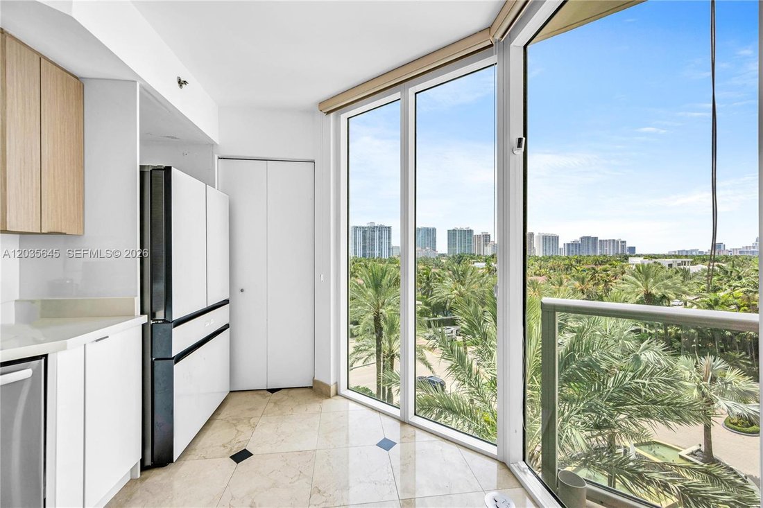 Condo in Sunny Isles Beach, Florida, United States 5 - 18200893
