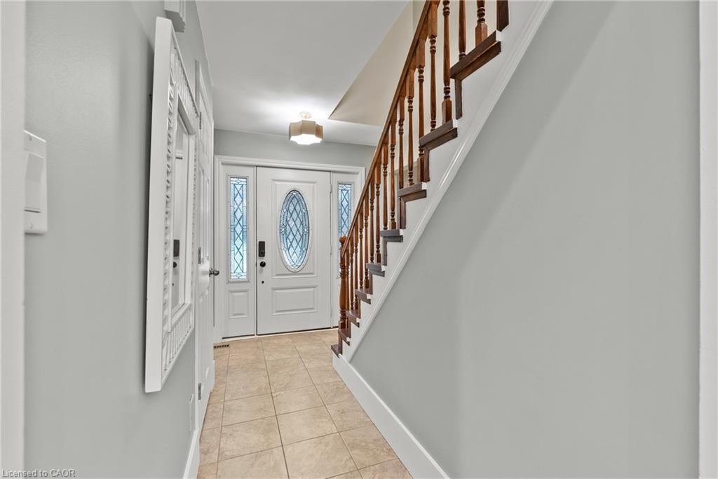 House in Hamilton, Ontario, Canada 5 - 18200092