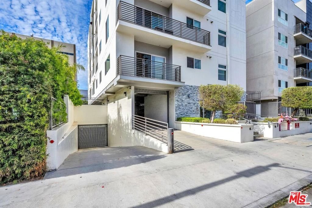Los Angeles, California, United States 4 - 18203440