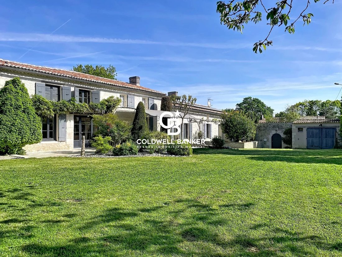 Estate in Corme-Royal, Nouvelle-Aquitaine, France 1 - 18199433