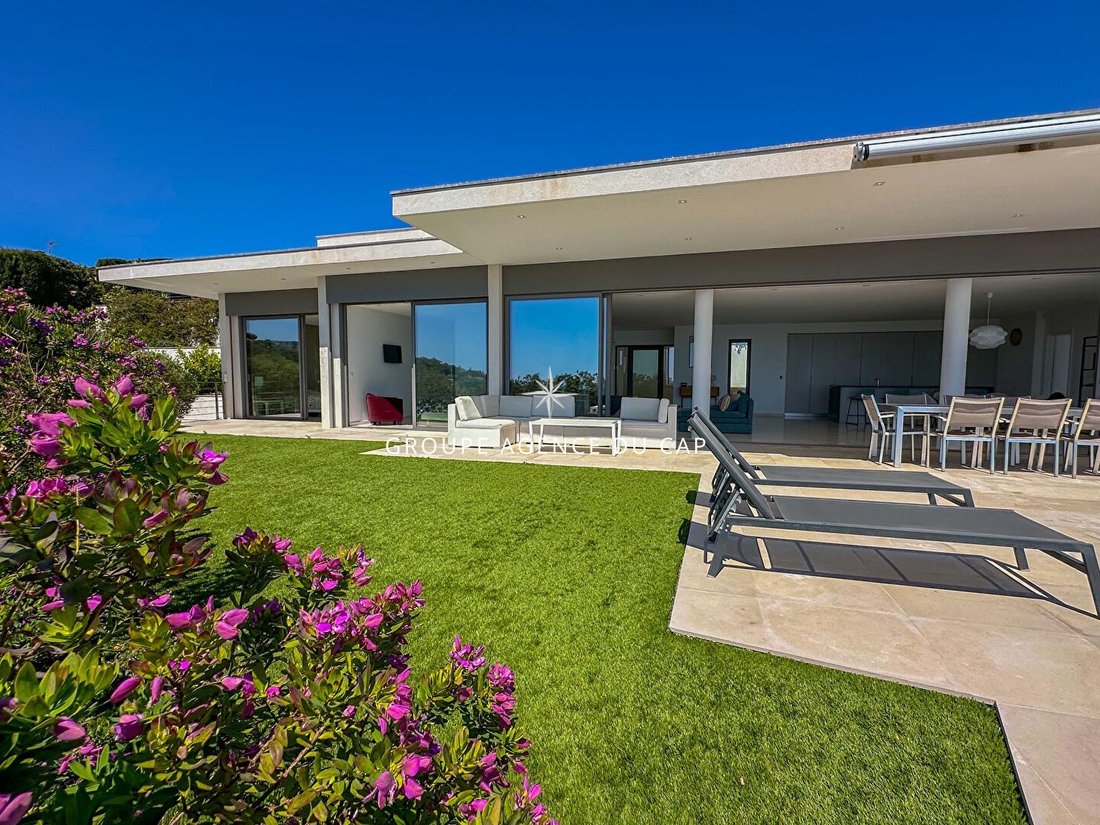 Villa in Les Issambres, Roquebrune-sur-Argens, France 2 - 18206008
