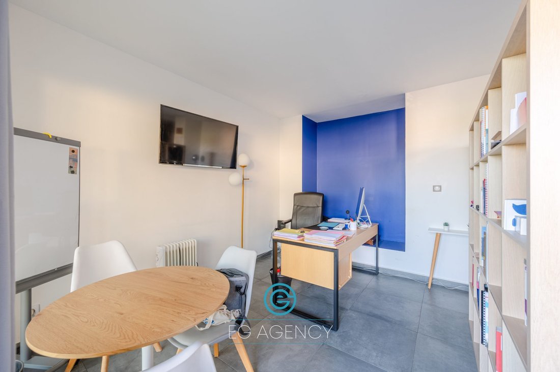 Apartment in Vieille Chapelle, 8e Arrondissement, Marseille 5 - 18206827