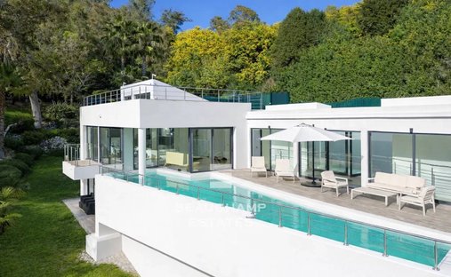 Villa in Croix des Gardes, Cannes, France 1