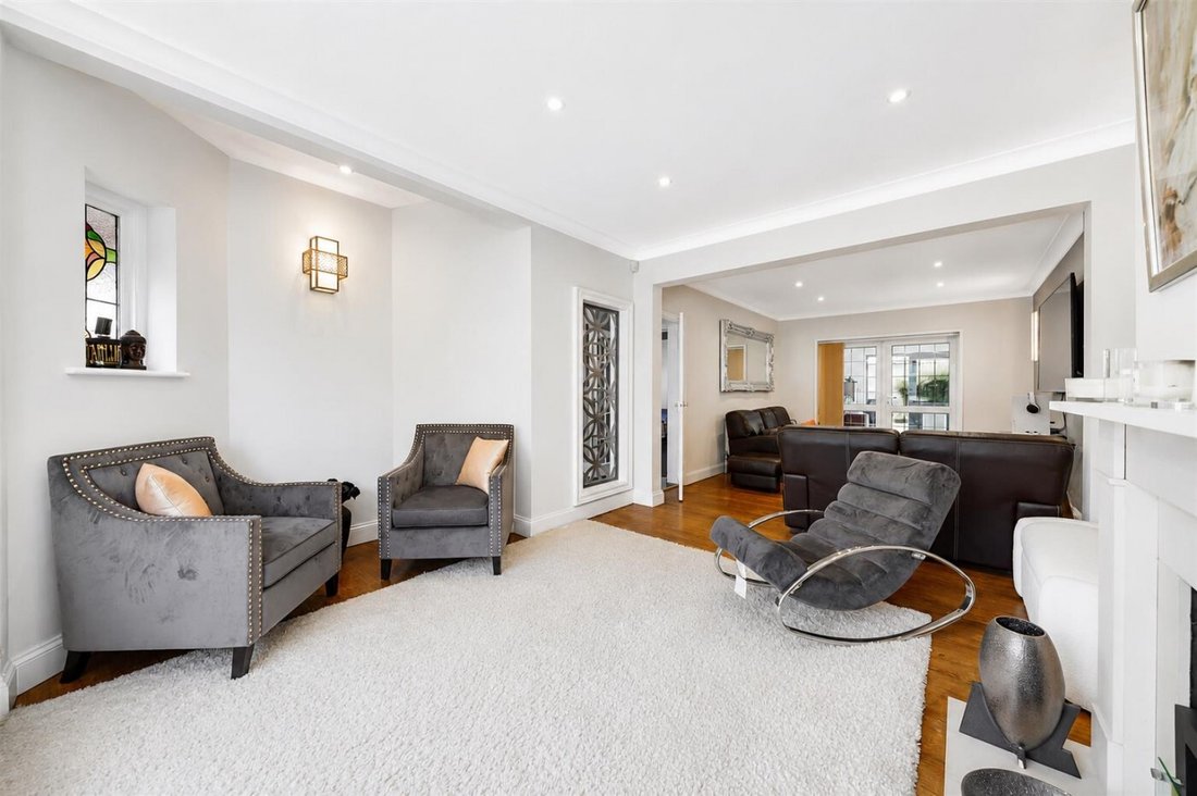 House in Hounslow, England 3 - 18199564