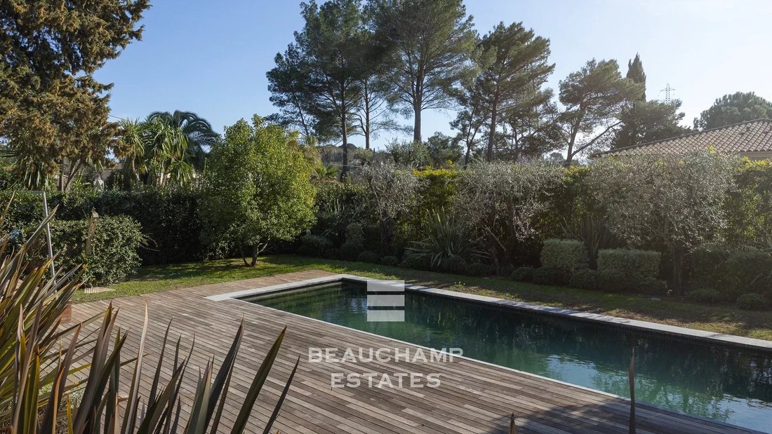 Villa in Mougins, Provence-Alpes-Côte d'Azur, France 2 - 15324034