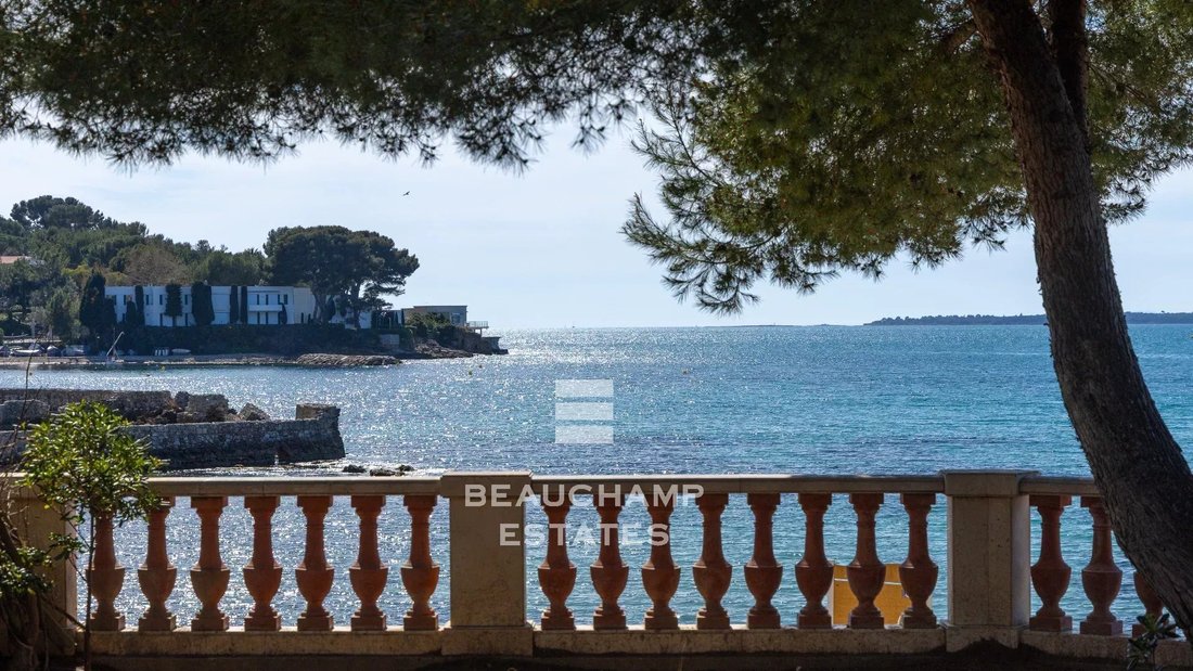 Villa in Antibes, Provence-Alpes-Côte d'Azur, France 2 - 16069492
