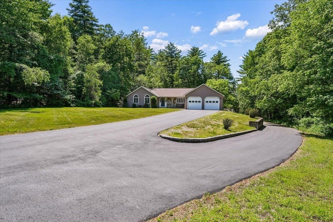 House in Hooksett, New Hampshire, United States 3 - 18200045