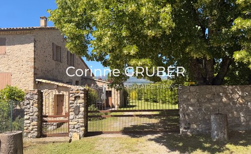 Estate in Thoard, Provence-Alpes-Côte d'Azur, France 1