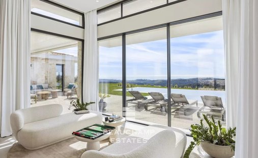 Villa in Sud, Roquefort-les-Pins, France 1