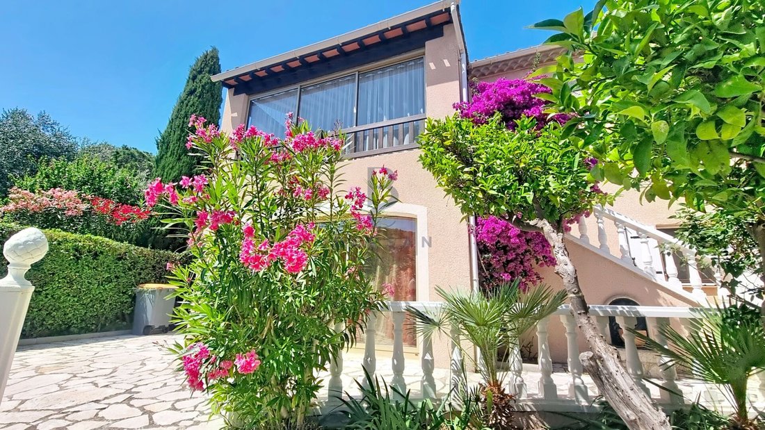 Villa in Exterieurs, Frejus, France 2 - 18204428