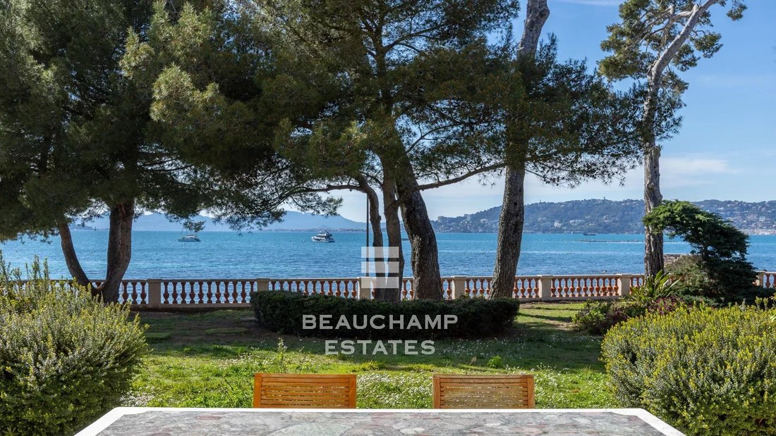 Villa in Antibes, Provence-Alpes-Côte d'Azur, France 3 - 16069492