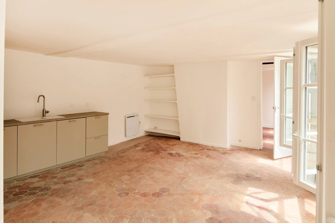 Apartment in Saint Thomas d'Aquin, Paris 7e Arrondissement, Paris 4 - 18201422