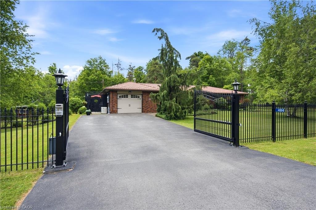 House in Hamilton, Ontario, Canada 2 - 17431138