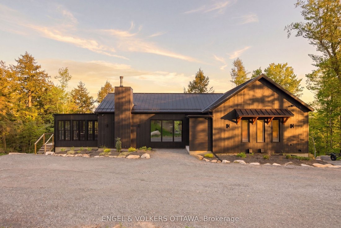 House in Calabogie, Ontario, Canada 1 - 18010280