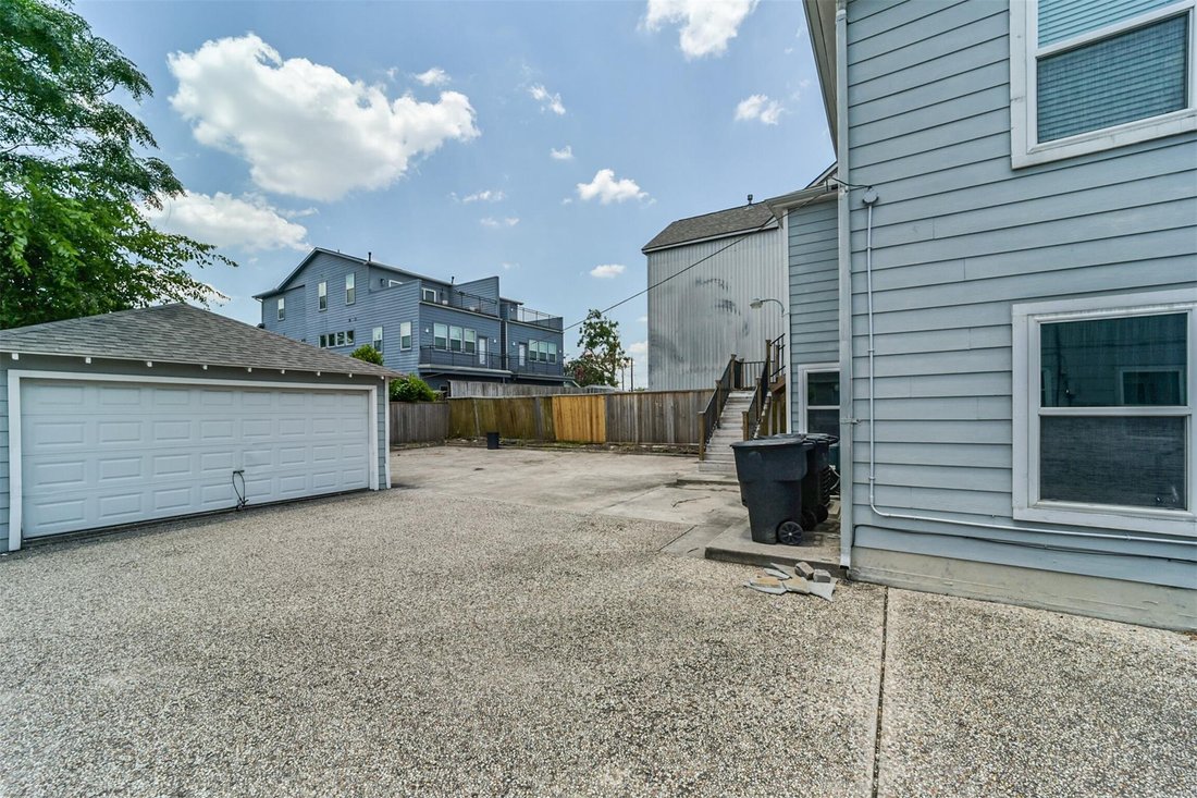 Houston, Texas, United States 3 - 18205158